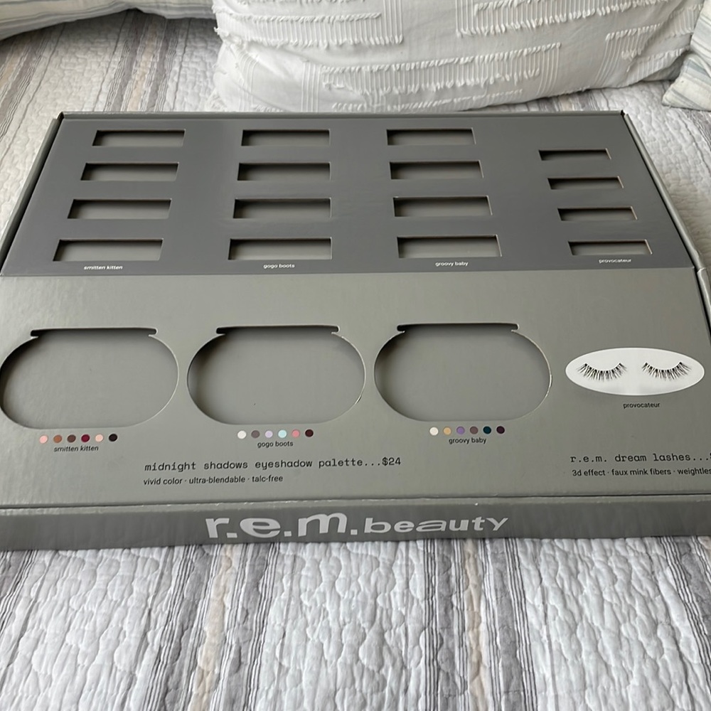 REM beauty stand